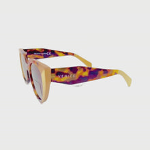 Cargar y reproducir el video en el visor de la galería, Gafas Polarizadas Jaqueline VE68308 DBR
